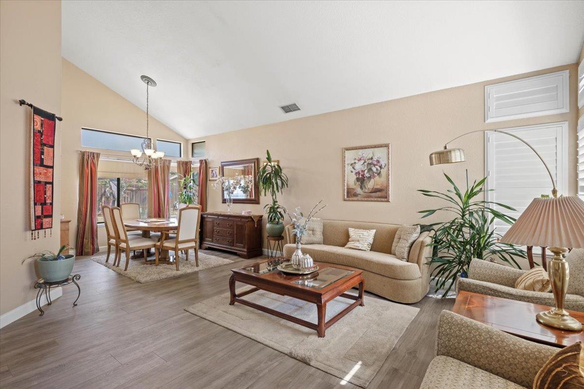 Detail Gallery Image 6 of 41 For 9128 Miners Creek Ct, Elk Grove,  CA 95758 - 4 Beds | 2/1 Baths