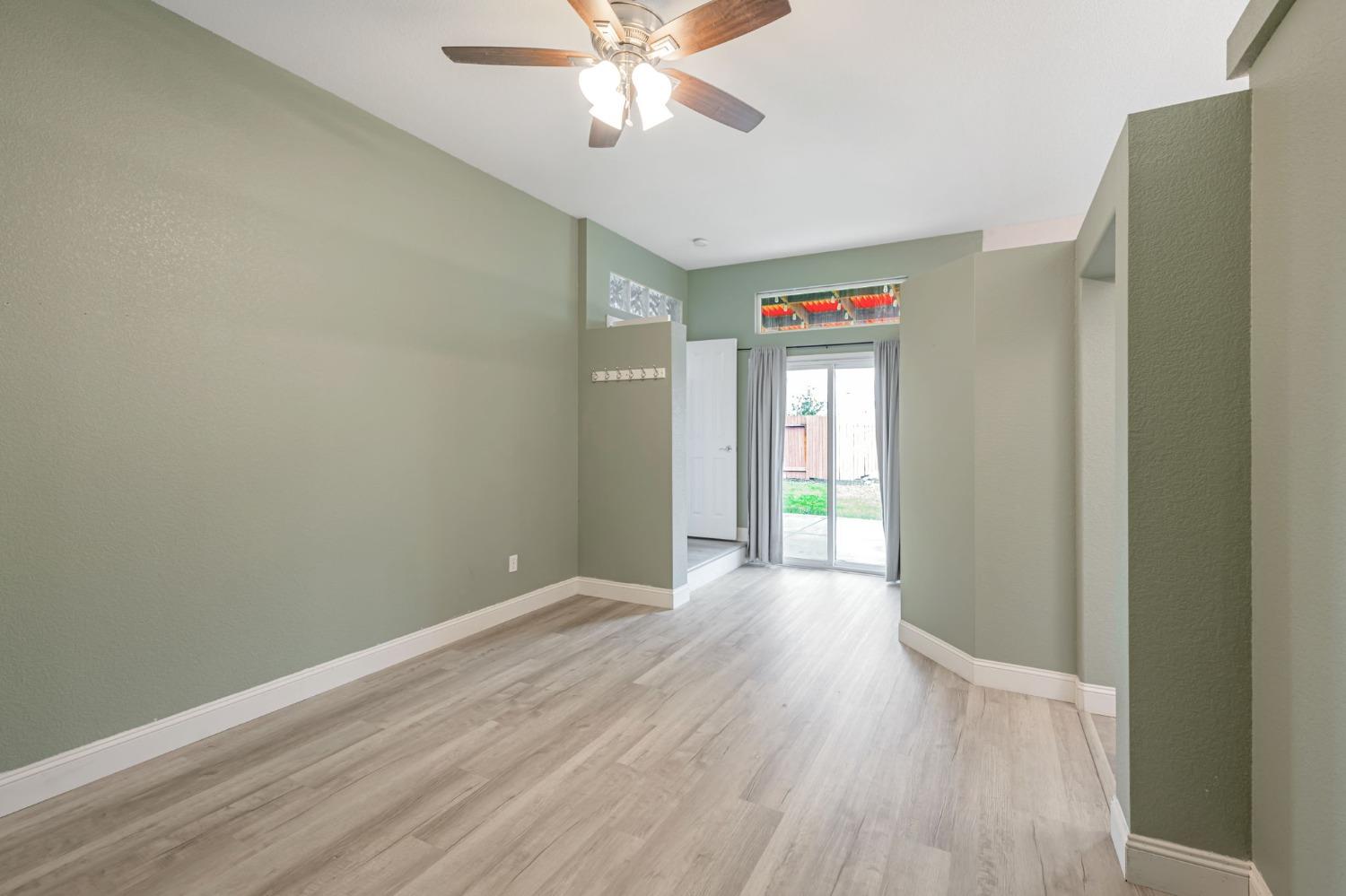 Detail Gallery Image 18 of 46 For 9065 Robbins Rd, Sacramento,  CA 95829 - 4 Beds | 2/1 Baths