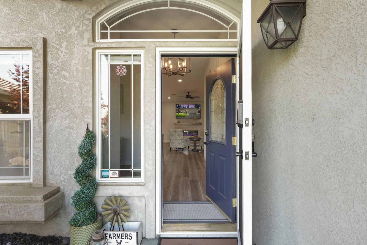 Detail Gallery Image 8 of 43 For 1114 Waterford Way, Lodi,  CA 95242 - 3 Beds | 2 Baths