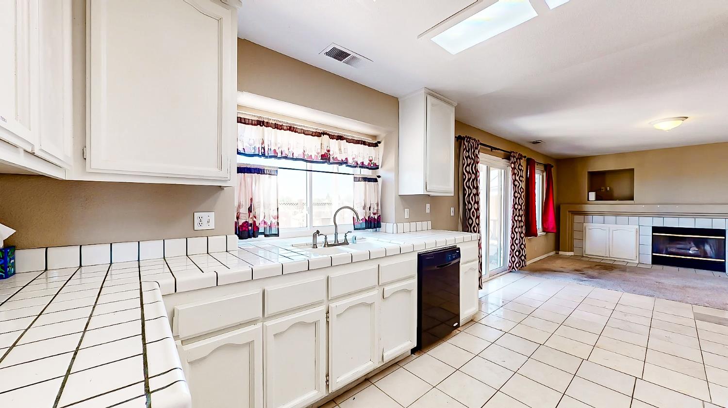Detail Gallery Image 13 of 41 For 2334 Santos St, Dos Palos,  CA 93620 - 4 Beds | 2/5 Baths