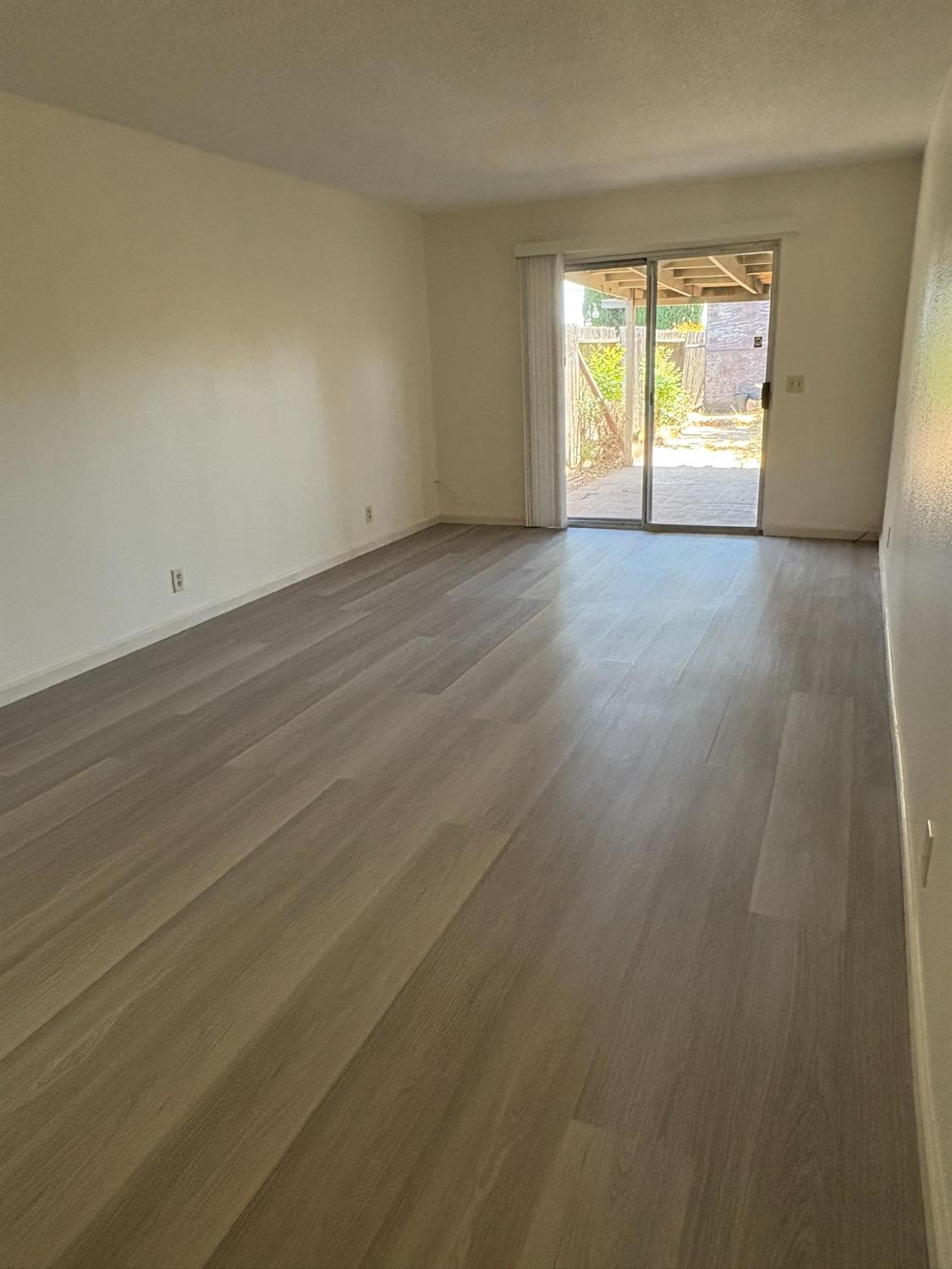Detail Gallery Image 5 of 23 For 8263 Union House Way, Sacramento,  CA 95823 - 2 Beds | 1/1 Baths