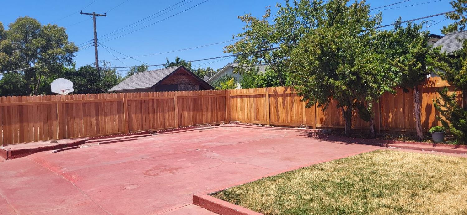 Detail Gallery Image 5 of 8 For 6801 38th Ave, Sacramento,  CA 95824 - 3 Beds | 1 Baths
