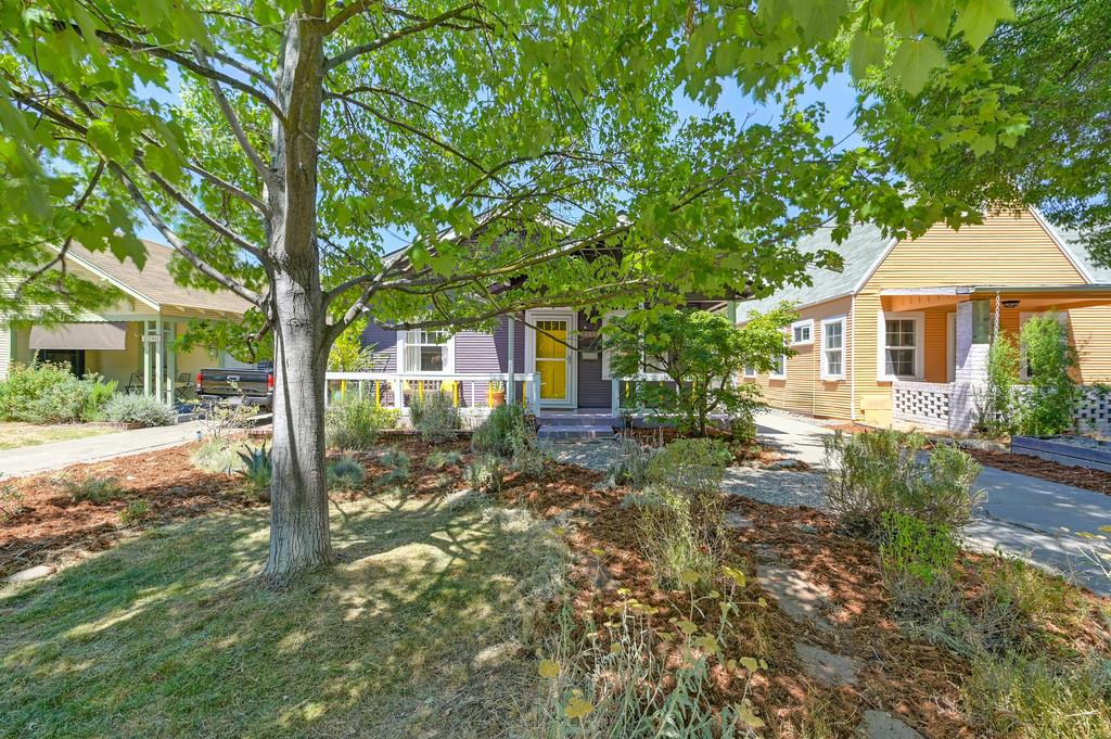 Detail Gallery Image 4 of 53 For 2232 Gerber Ave, Sacramento,  CA 95817 - 3 Beds | 2 Baths
