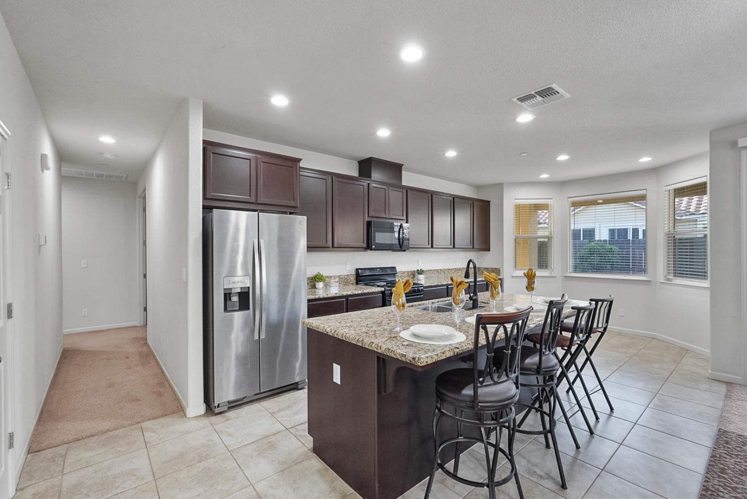 Detail Gallery Image 3 of 41 For 1444 San Pedro St, Los Banos,  CA 93635 - 4 Beds | 2 Baths