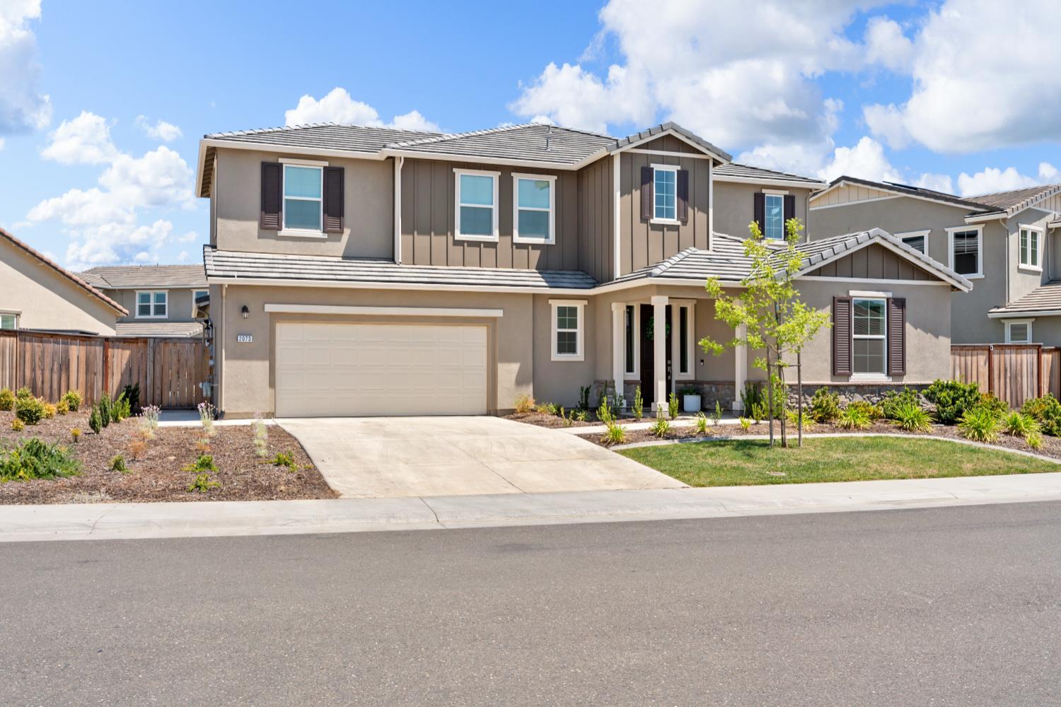 Detail Gallery Image 2 of 83 For 2073 Challenger Way, Roseville,  CA 95747 - 4 Beds | 3/1 Baths