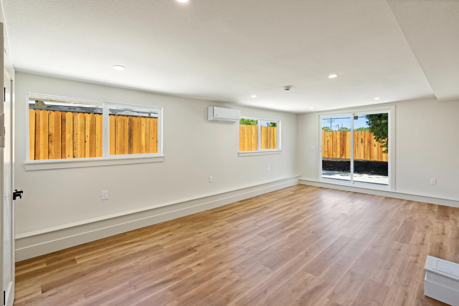 Detail Gallery Image 10 of 23 For 3889 32nd, Sacramento,  CA 95824 - 3 Beds | 2 Baths