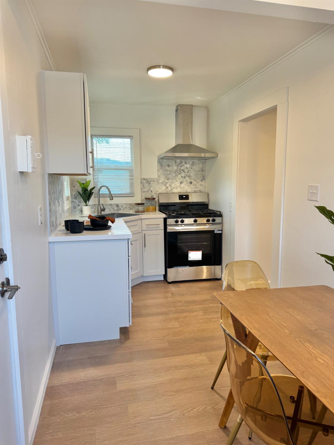 Detail Gallery Image 9 of 15 For 1739 Gilchrist Ave, Stockton,  CA 95205 - 2 Beds | 1 Baths