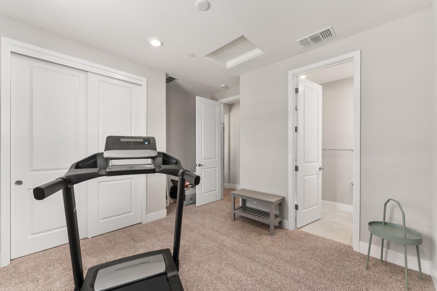 Detail Gallery Image 16 of 83 For 2073 Challenger Way, Roseville,  CA 95747 - 4 Beds | 3/1 Baths