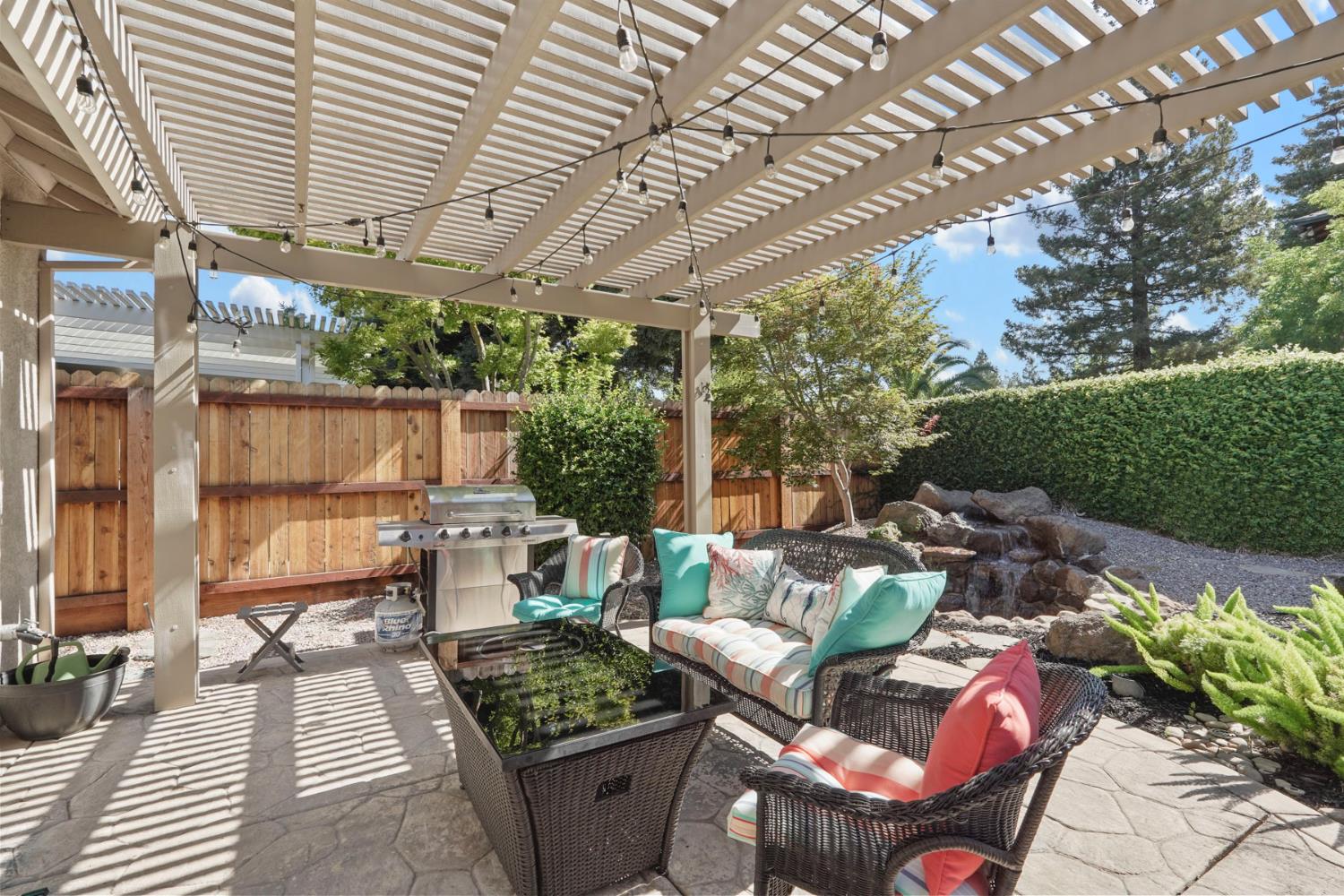 Detail Gallery Image 35 of 43 For 1114 Waterford Way, Lodi,  CA 95242 - 3 Beds | 2 Baths