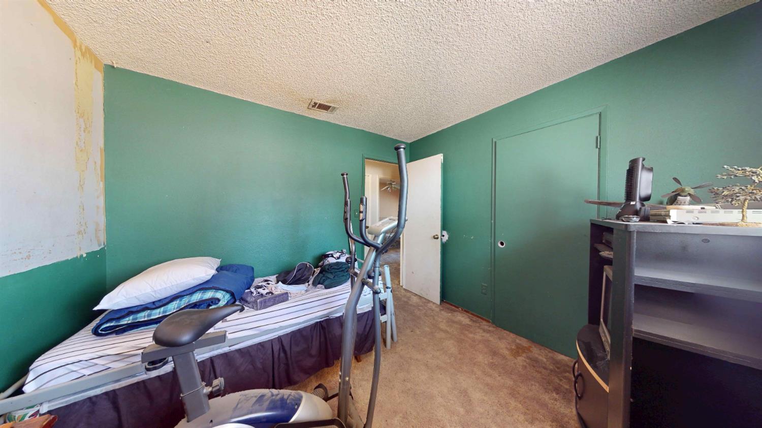 Detail Gallery Image 12 of 22 For 2716 Palomino Ln, Modesto,  CA 95355 - 3 Beds | 2/1 Baths
