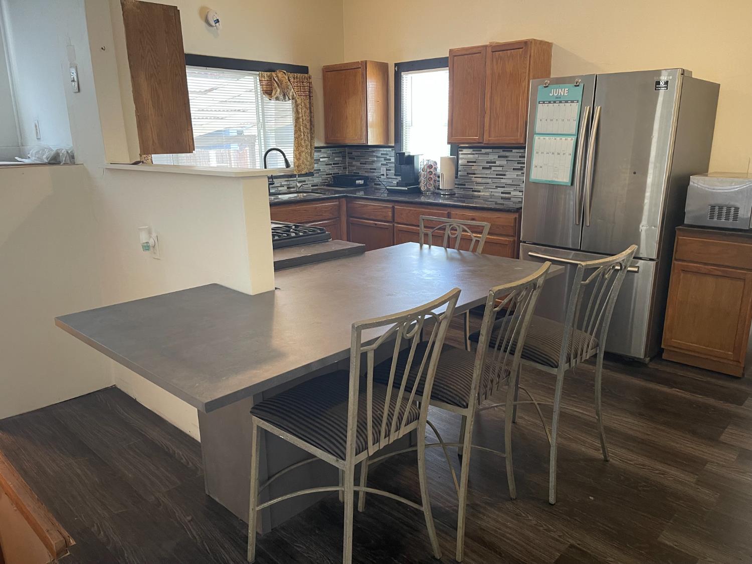 Detail Gallery Image 6 of 13 For 122 W Acacia, Stockton,  CA 95202 - 3 Beds | 1/1 Baths