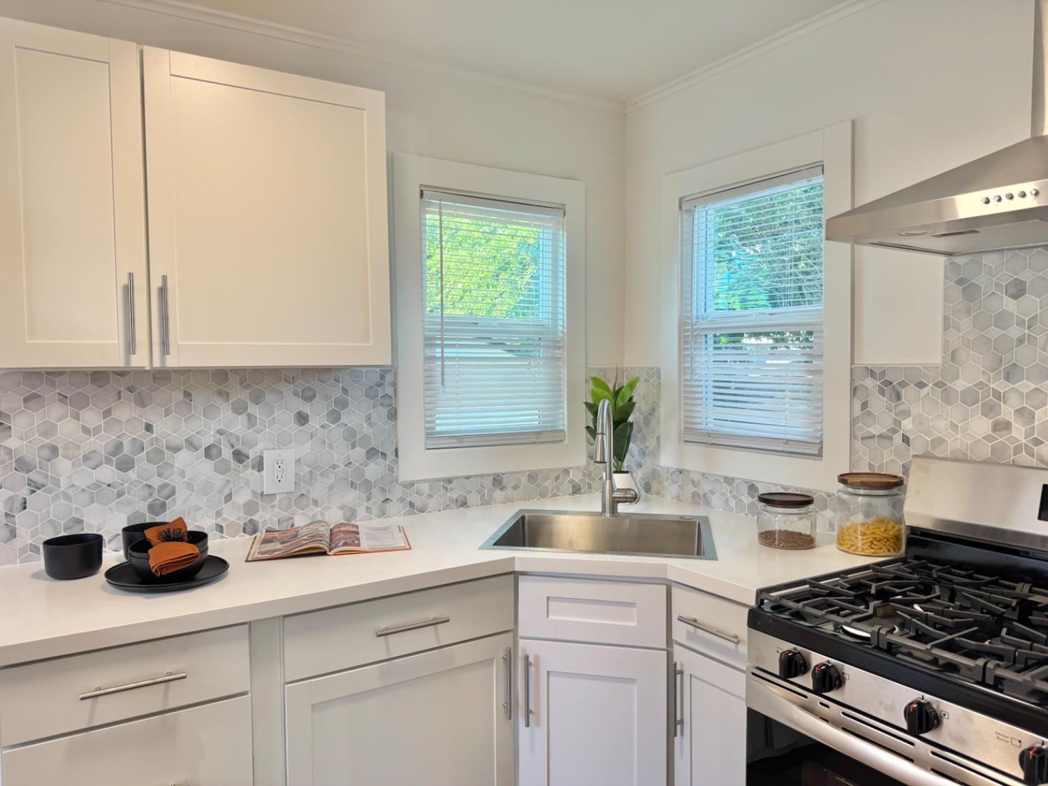 Detail Gallery Image 8 of 15 For 1739 Gilchrist Ave, Stockton,  CA 95205 - 2 Beds | 1 Baths