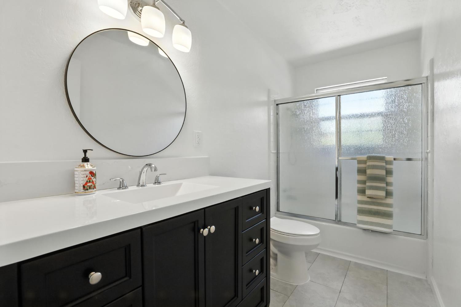 Detail Gallery Image 26 of 37 For 7969 Glenbar Way, Fair Oaks,  CA 95628 - 4 Beds | 2/1 Baths