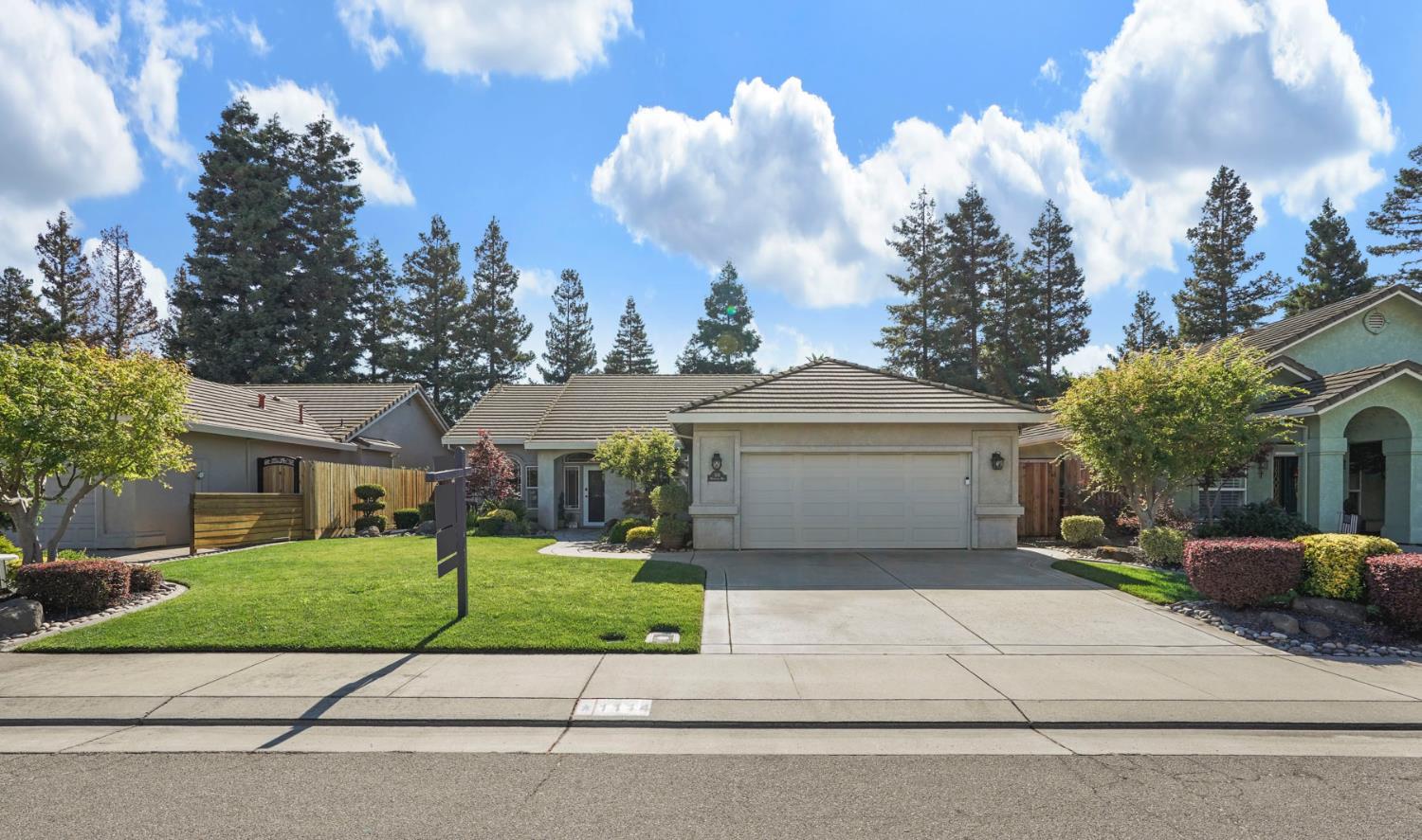 Detail Gallery Image 2 of 43 For 1114 Waterford Way, Lodi,  CA 95242 - 3 Beds | 2 Baths