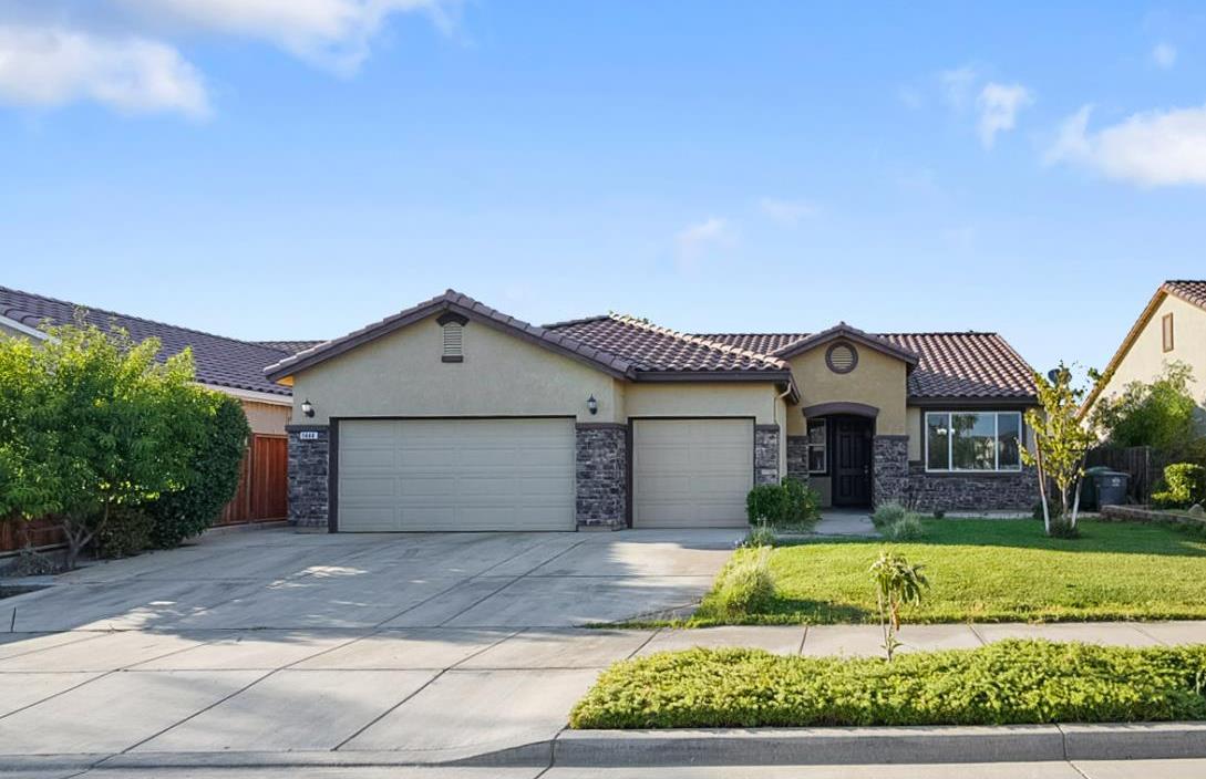 Detail Gallery Image 1 of 41 For 1444 San Pedro St, Los Banos,  CA 93635 - 4 Beds | 2 Baths
