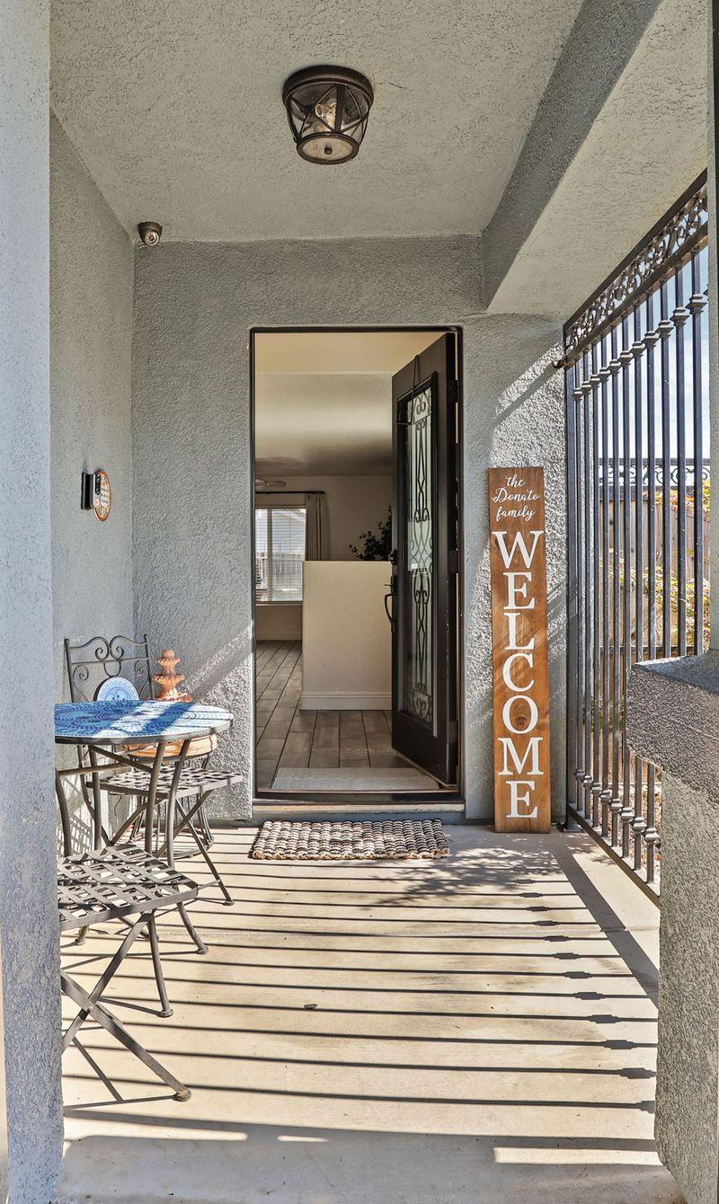 Detail Gallery Image 2 of 41 For 8841 Billfish Way, Sacramento,  CA 95828 - 5 Beds | 2/1 Baths