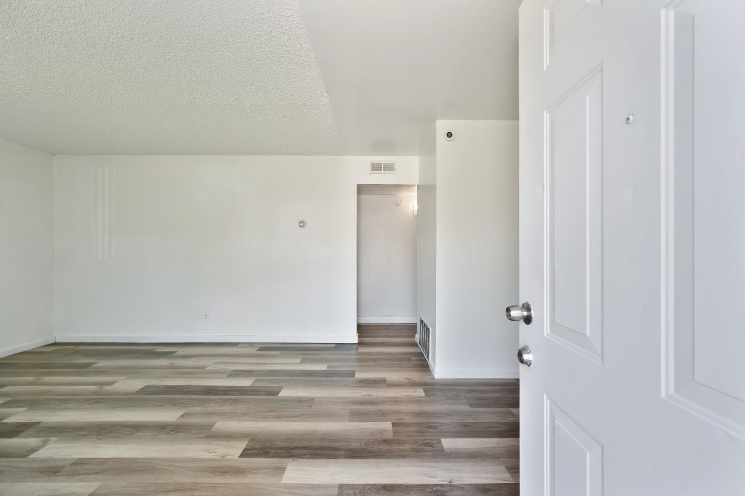 Detail Gallery Image 5 of 18 For 2400 Cava Ct, Sacramento,  CA 95825 - – Beds | – Baths