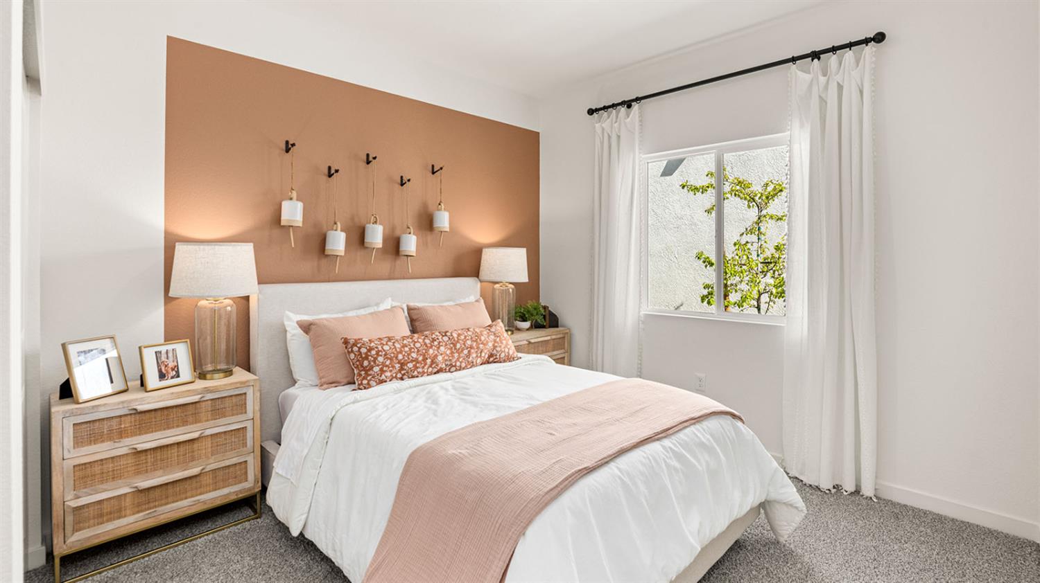 Detail Gallery Image 7 of 10 For 3000 Foxtail Way, Roseville,  CA 95747 - 3 Beds | 2/1 Baths