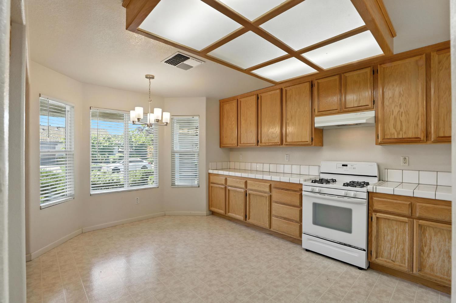 Detail Gallery Image 12 of 31 For 7105 Prazzo Way, Elk Grove,  CA 95757 - 3 Beds | 2 Baths