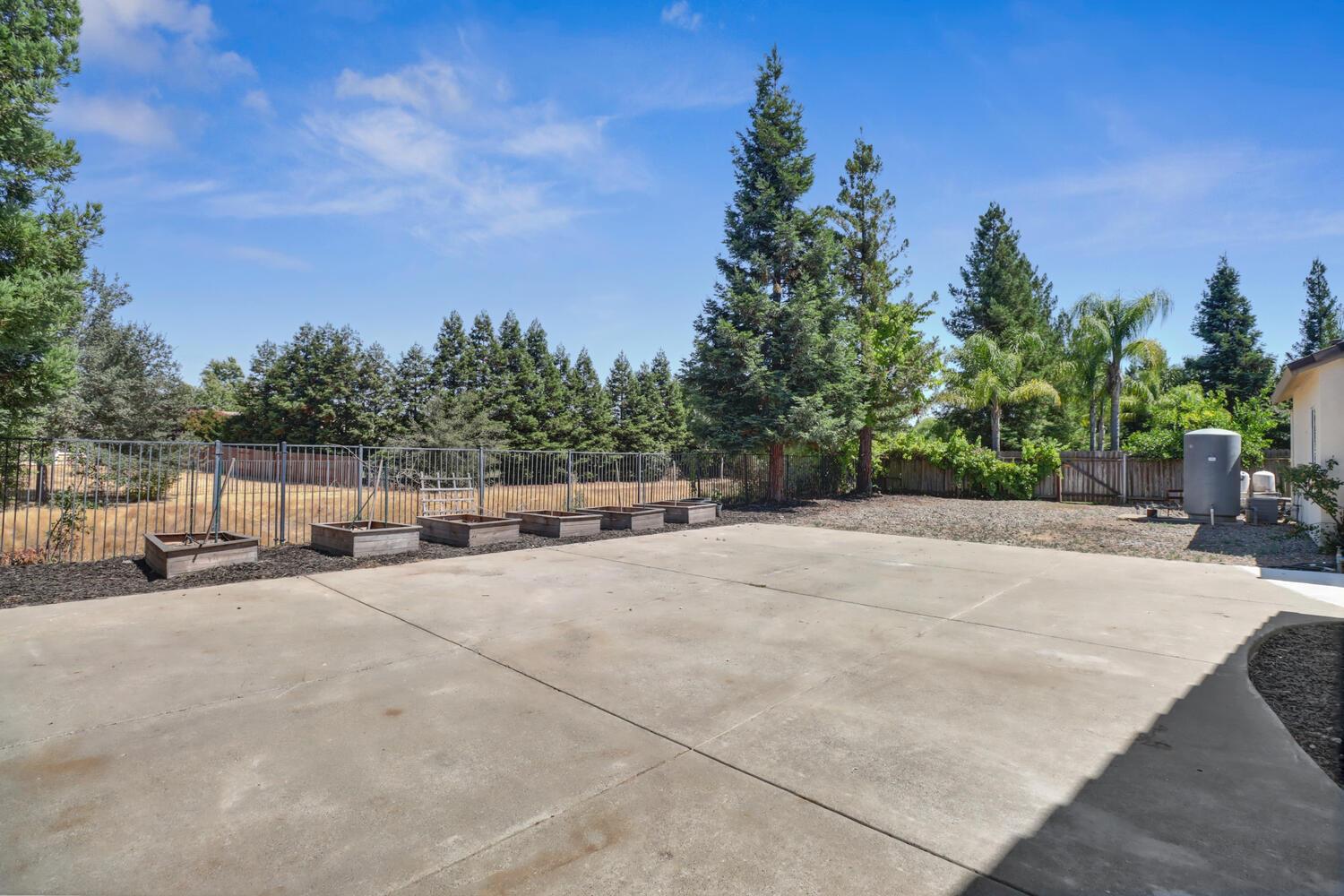 Detail Gallery Image 78 of 92 For 9896 Silvergate Ln, Elk Grove,  CA 95624 - 5 Beds | 3 Baths