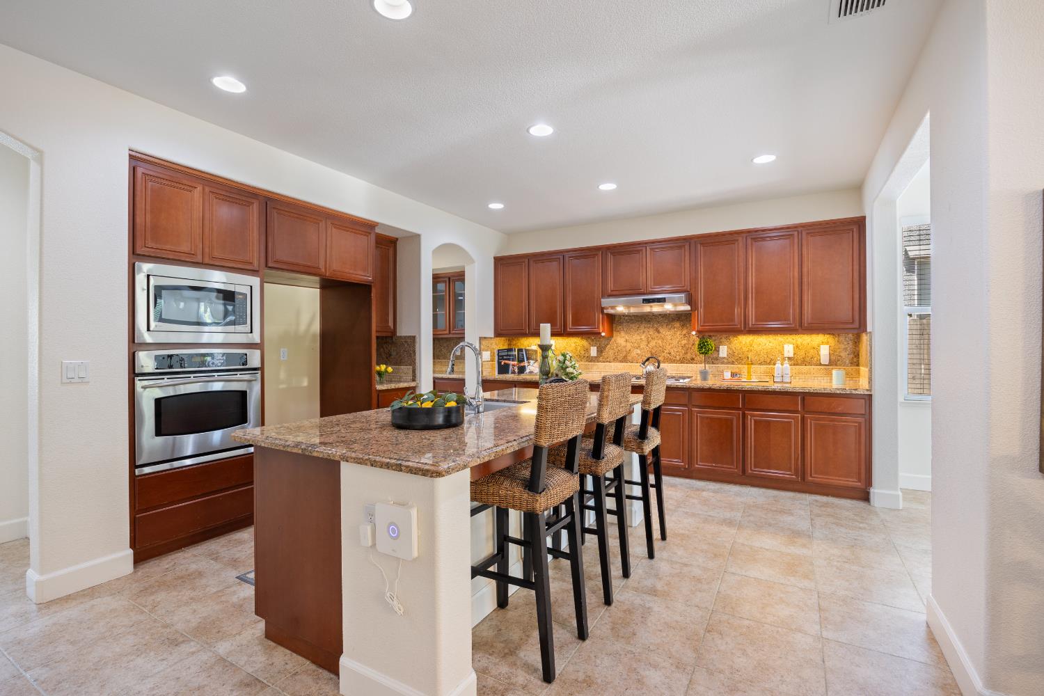 Detail Gallery Image 22 of 78 For 6904 Rio Tejo Way, Elk Grove,  CA 95757 - 5 Beds | 3 Baths