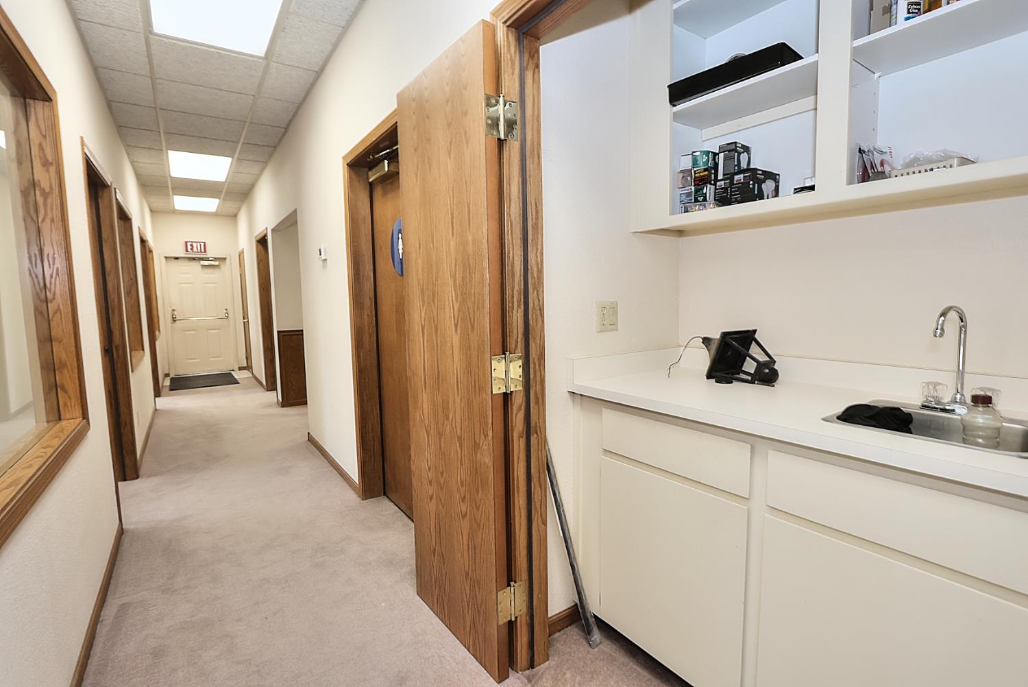 Detail Gallery Image 21 of 51 For 1601 Executive Ct, Sacramento,  CA 95864 - – Beds | – Baths