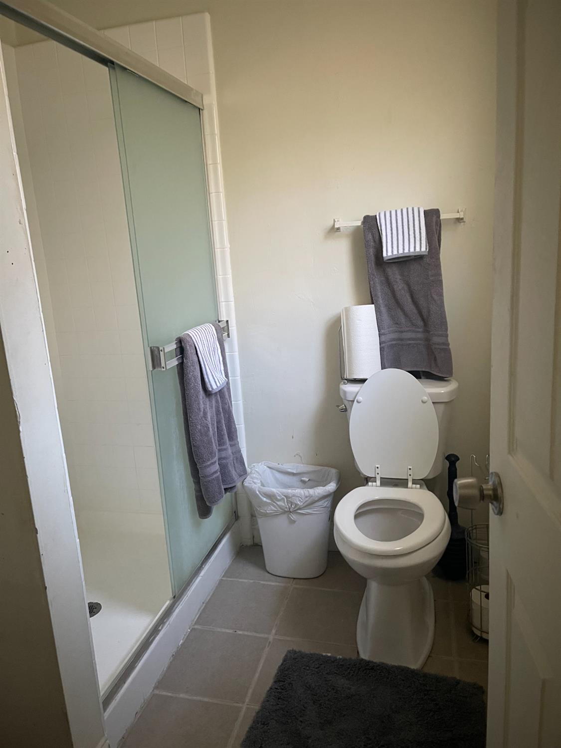 Detail Gallery Image 11 of 13 For 122 W Acacia, Stockton,  CA 95202 - 3 Beds | 1/1 Baths