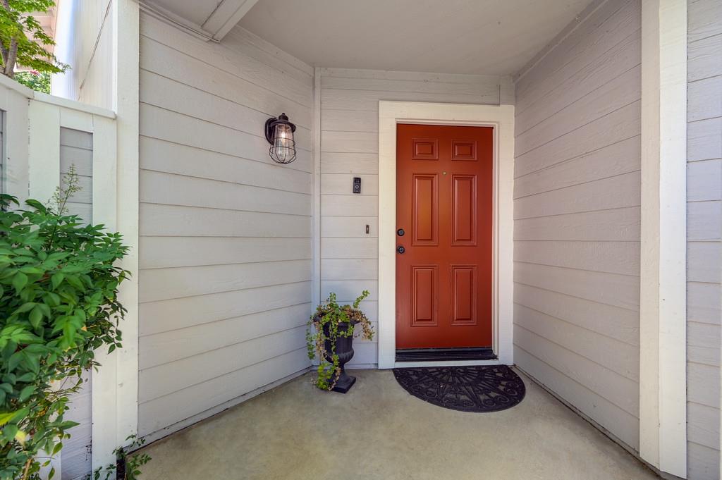 Detail Gallery Image 4 of 36 For 508 Pemberton Ln, Folsom,  CA 95630 - 3 Beds | 2/1 Baths