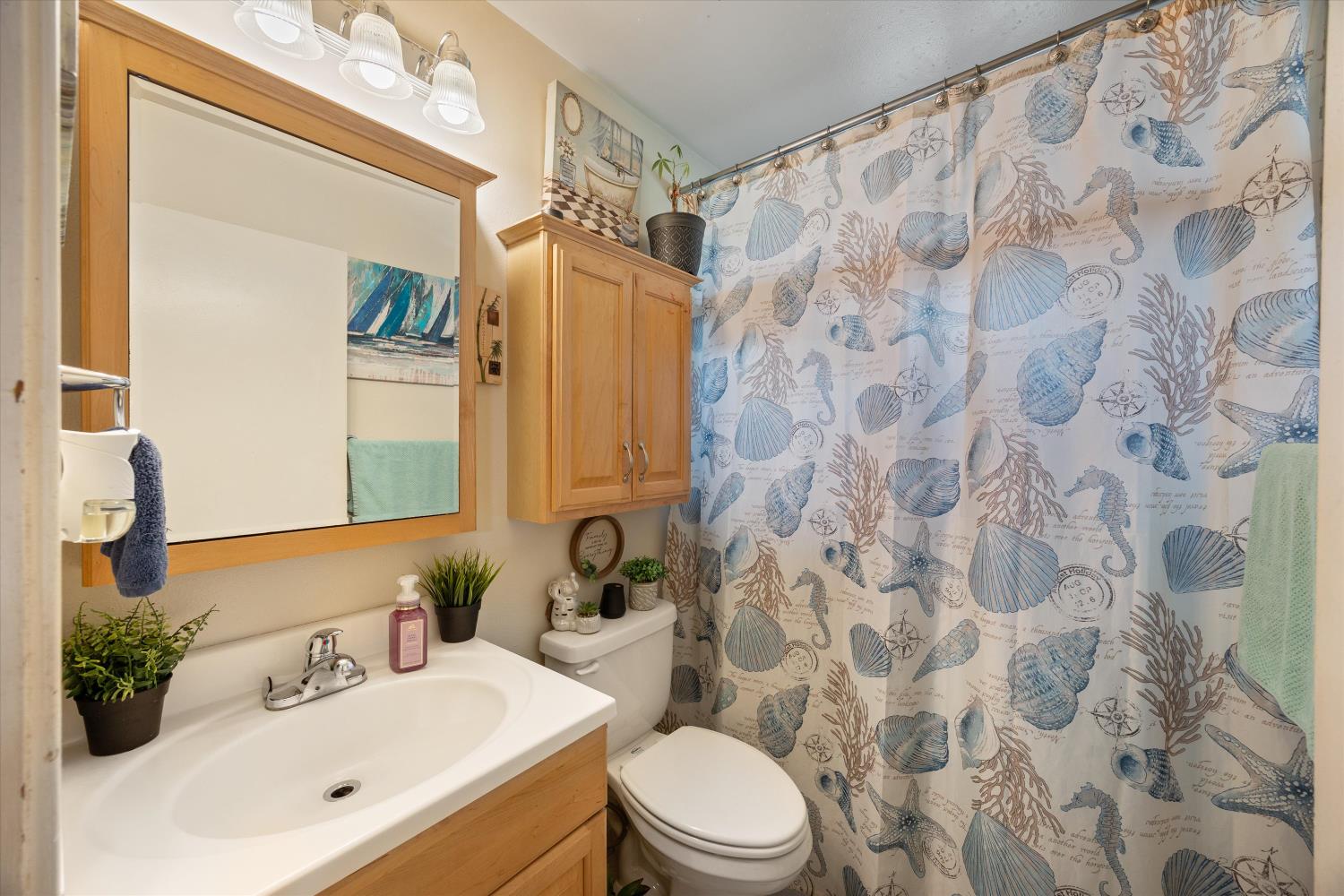 Detail Gallery Image 13 of 39 For 2326 Ramon Dr, Sacramento,  CA 95825 - – Beds | – Baths
