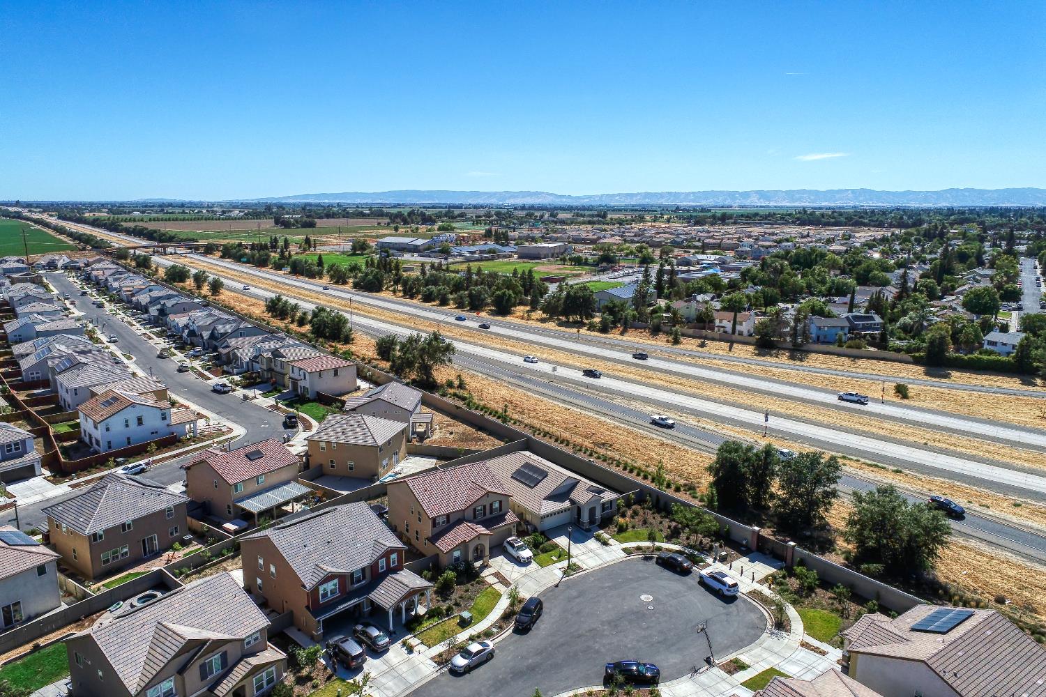 Detail Gallery Image 8 of 11 For 1402 Peterson Pl, Woodland,  CA 95776 - 3 Beds | 2 Baths