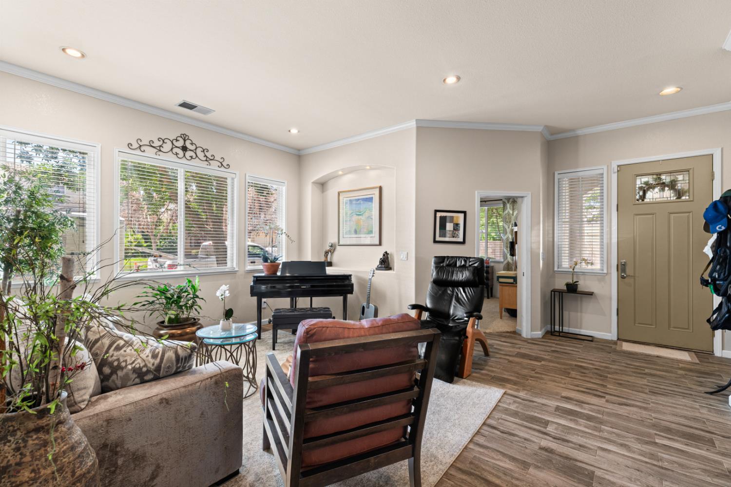 Detail Gallery Image 7 of 60 For 2020 Malcolm Way, Modesto,  CA 95356 - 3 Beds | 3 Baths