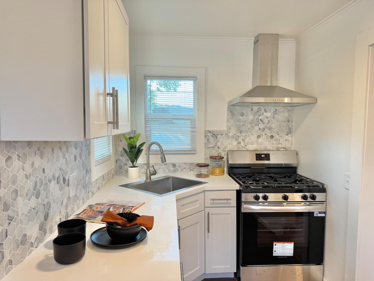 Detail Gallery Image 7 of 15 For 1739 Gilchrist Ave, Stockton,  CA 95205 - 2 Beds | 1 Baths