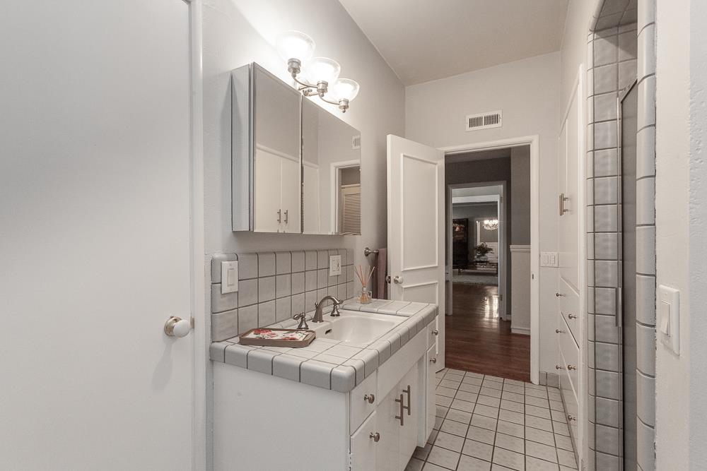 Detail Gallery Image 48 of 73 For 1060 W Monterey Ave, Stockton,  CA 95204 - 4 Beds | 3 Baths