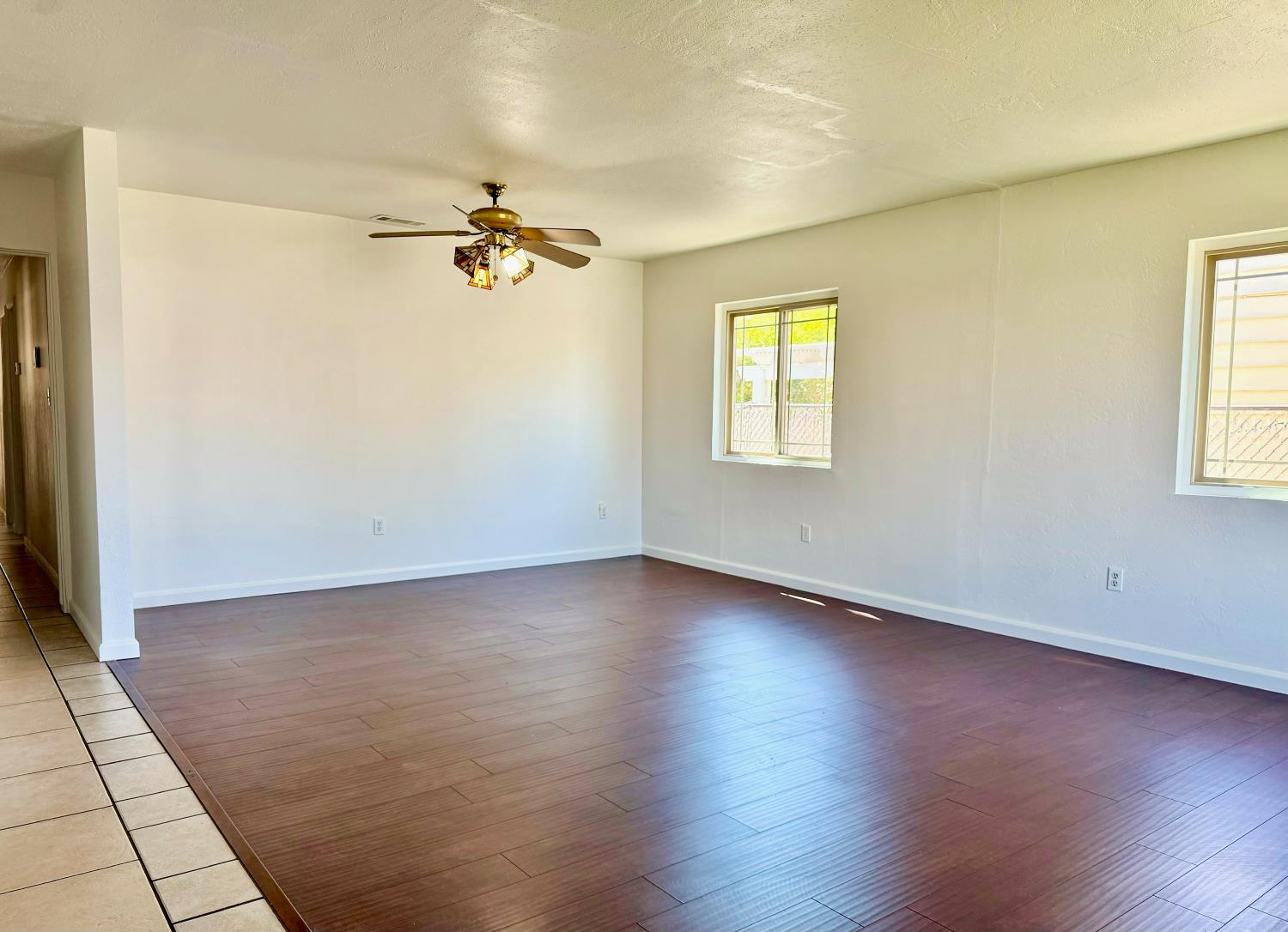 Detail Gallery Image 4 of 19 For 2818 Plover St, Sacramento,  CA 95815 - 4 Beds | 2 Baths