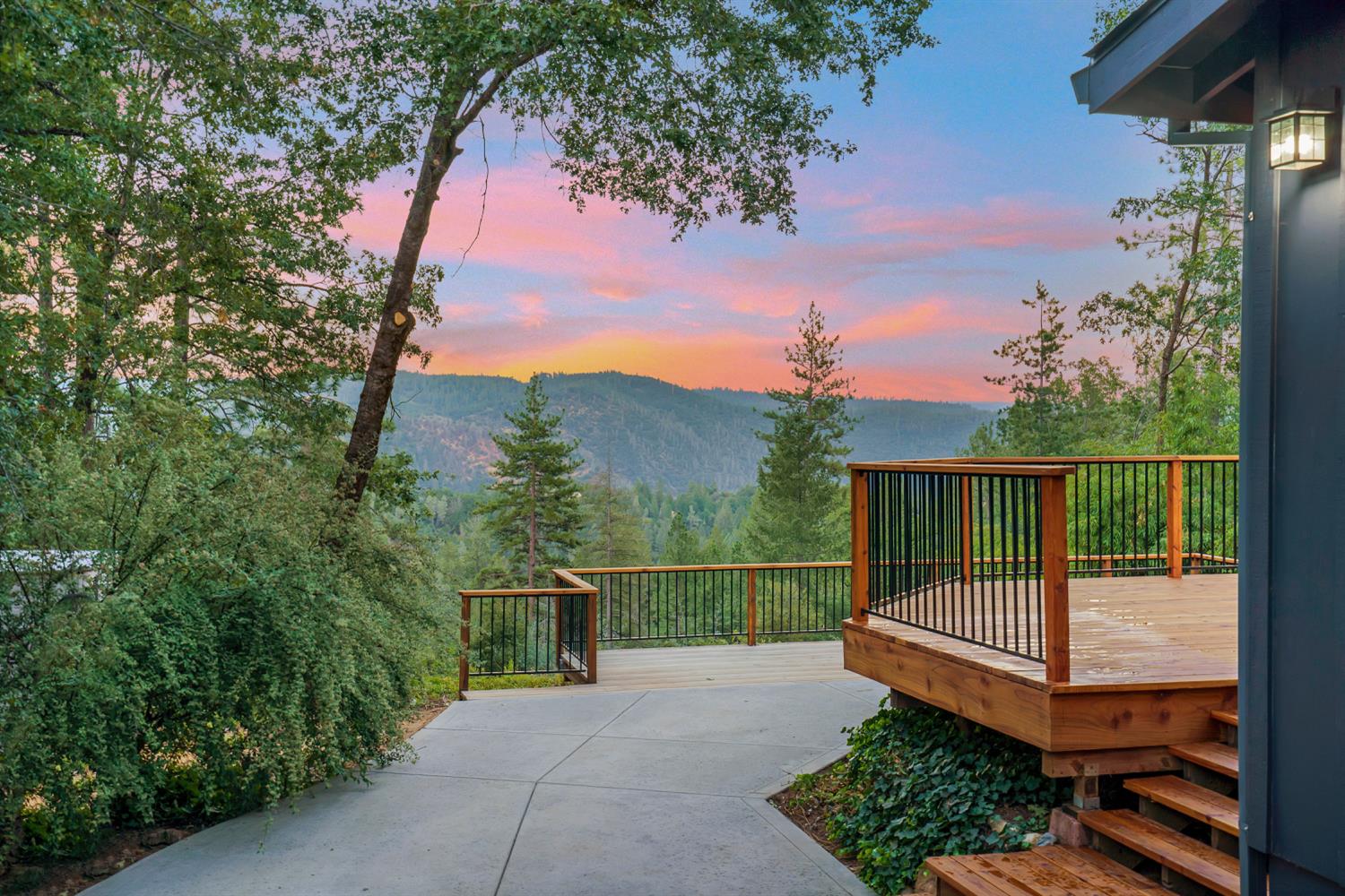 Detail Gallery Image 4 of 43 For 24200 Grand View Ave, Colfax,  CA 95713 - 3 Beds | 2 Baths
