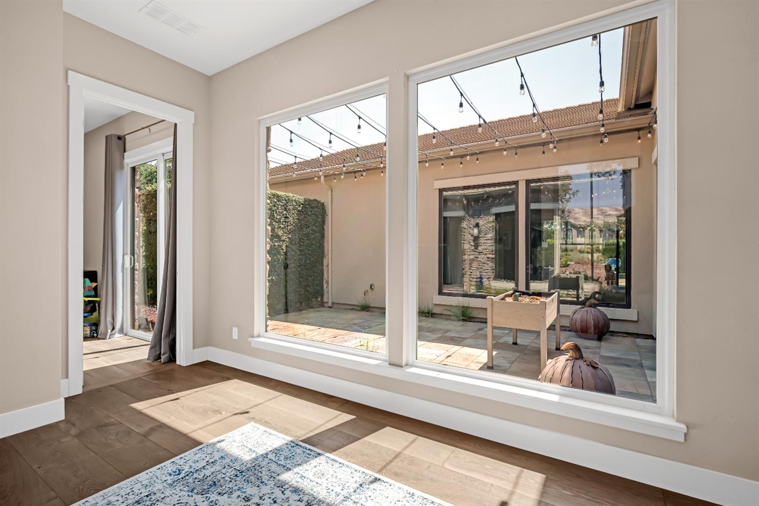 Detail Gallery Image 10 of 74 For 3421 Greenview Dr, El Dorado Hills,  CA 95762 - 5 Beds | 5/1 Baths
