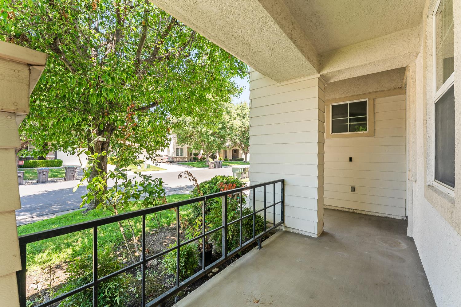 Detail Gallery Image 6 of 68 For 6279 Pine Meadow Cir, Stockton,  CA 95219 - 5 Beds | 3 Baths
