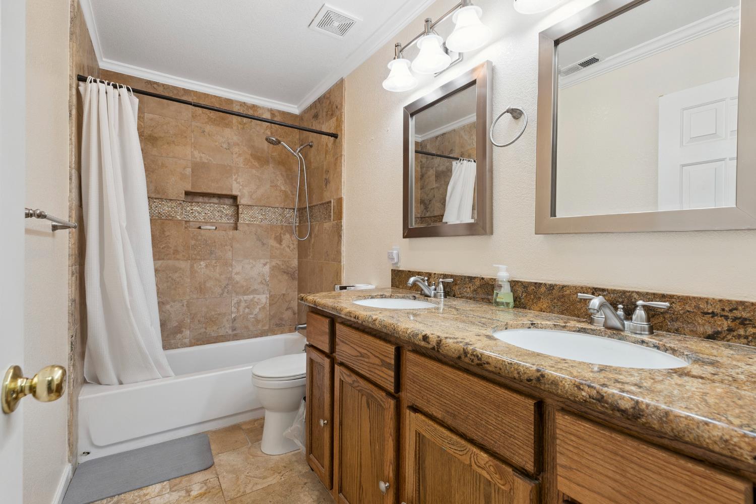 Detail Gallery Image 19 of 46 For 1162 Michelle Ct, Ripon,  CA 95366 - 5 Beds | 2 Baths