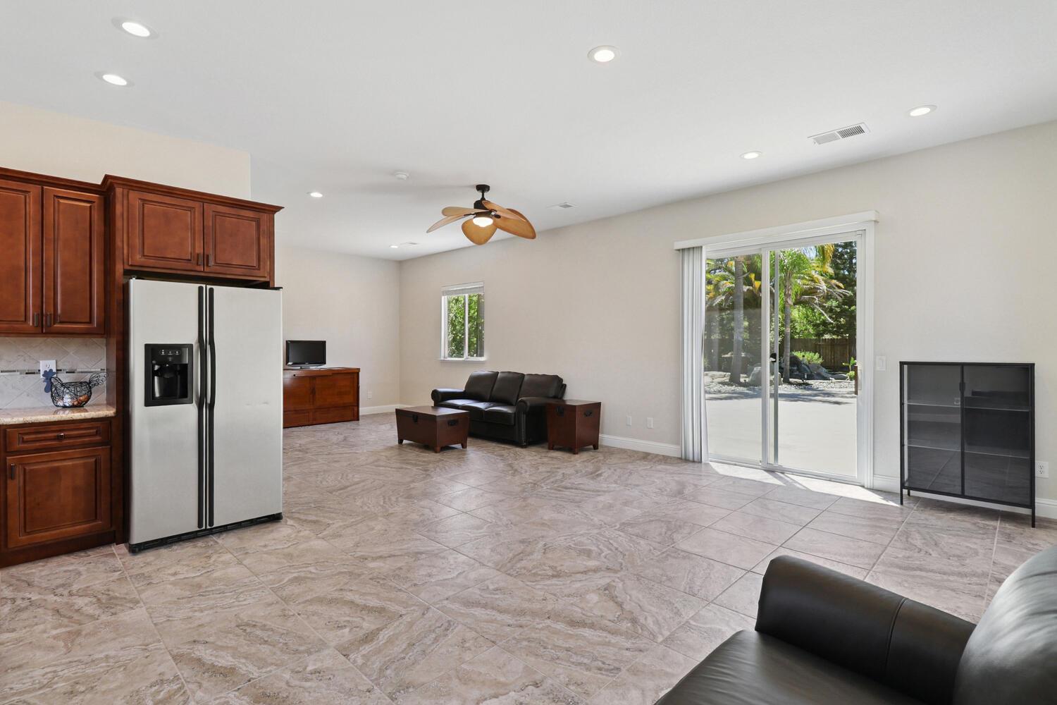 Detail Gallery Image 50 of 92 For 9896 Silvergate Ln, Elk Grove,  CA 95624 - 5 Beds | 3 Baths