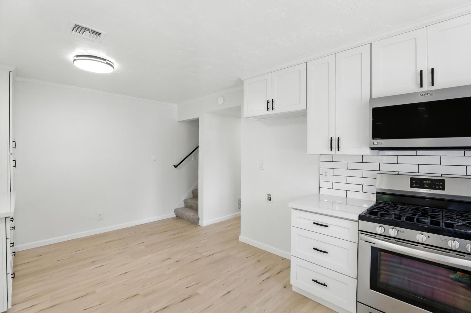 Detail Gallery Image 11 of 37 For 7969 Glenbar Way, Fair Oaks,  CA 95628 - 4 Beds | 2/1 Baths