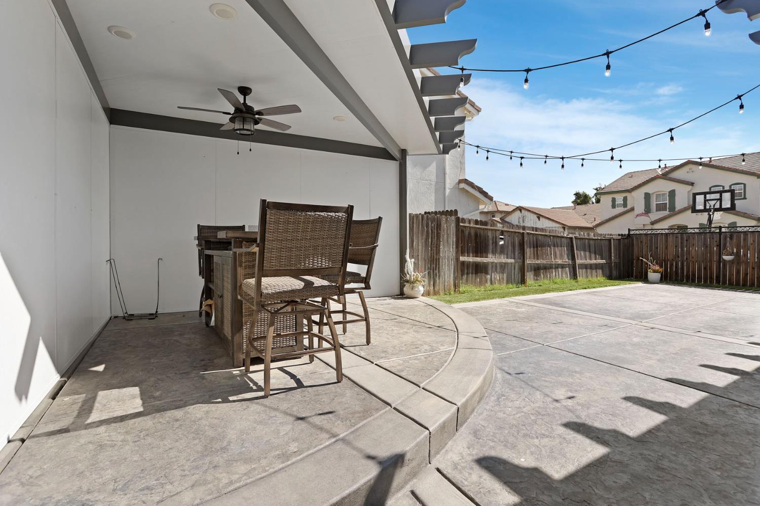 Detail Gallery Image 38 of 41 For 8841 Billfish Way, Sacramento,  CA 95828 - 5 Beds | 2/1 Baths