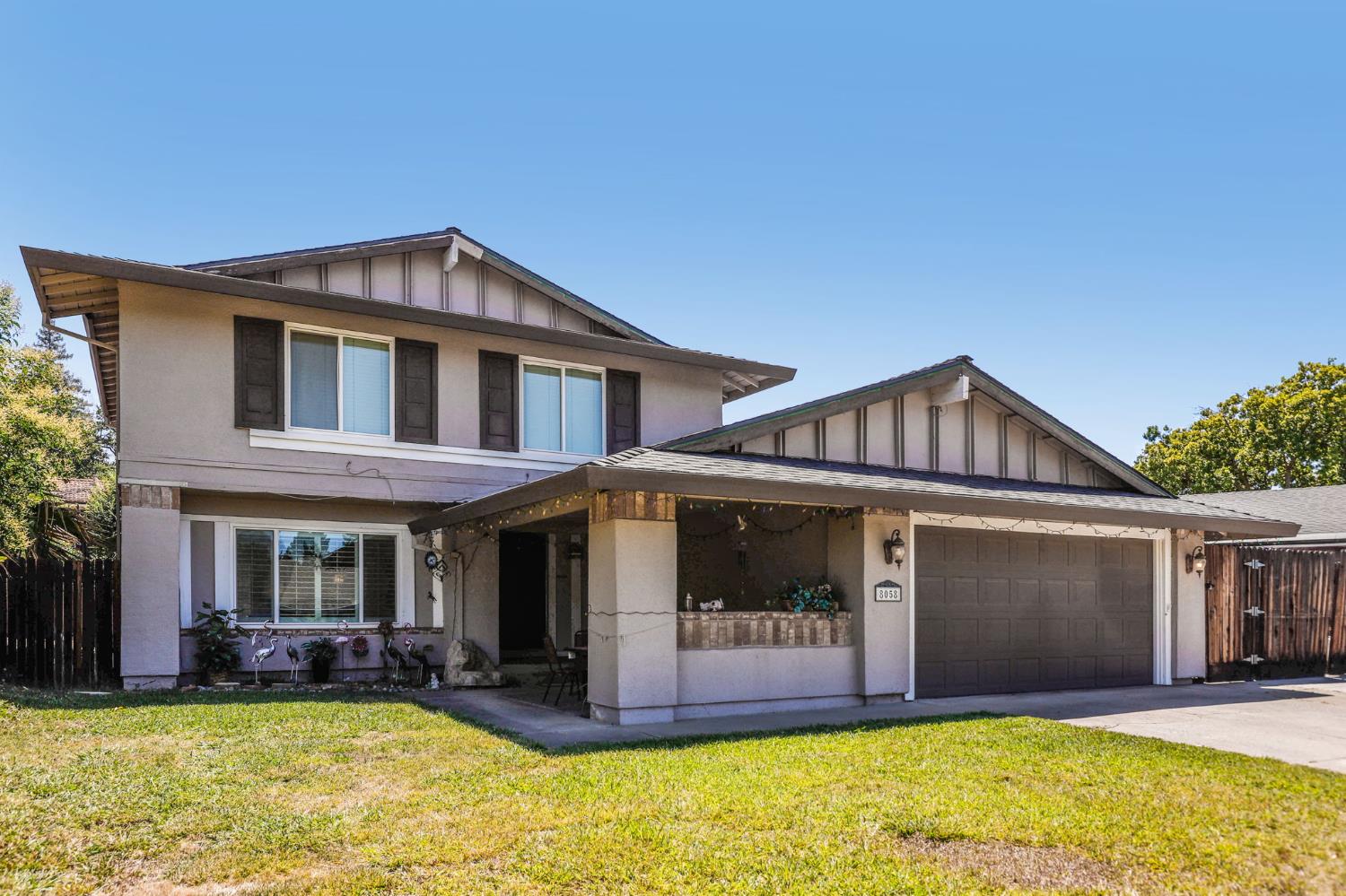 Detail Gallery Image 3 of 55 For 8058 Mesa Oak Way, Citrus Heights,  CA 95610 - 5 Beds | 3 Baths
