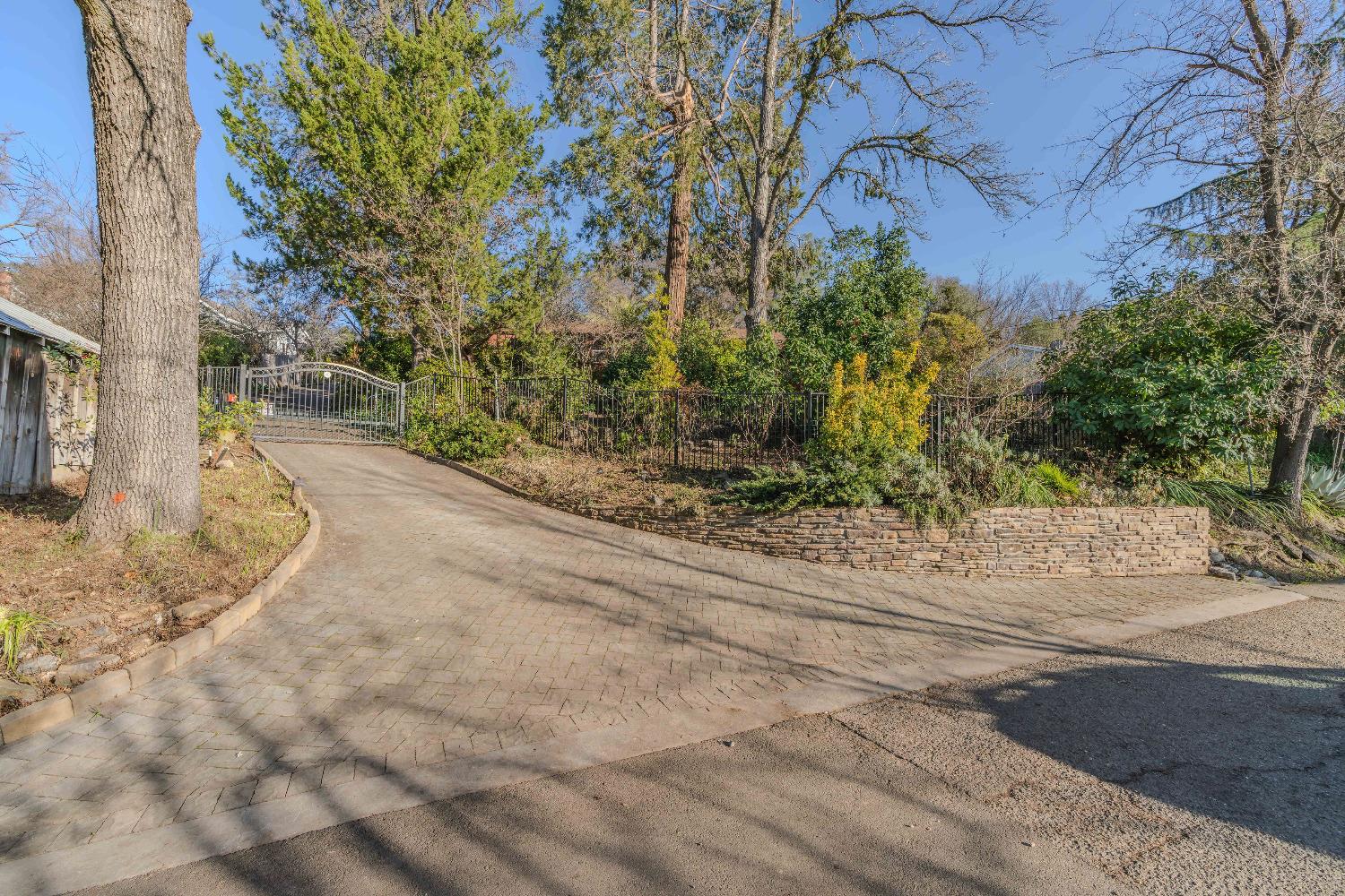 Detail Gallery Image 3 of 40 For 40 Greenstone Ter, Sutter Creek,  CA 95685 - 3 Beds | 2/1 Baths