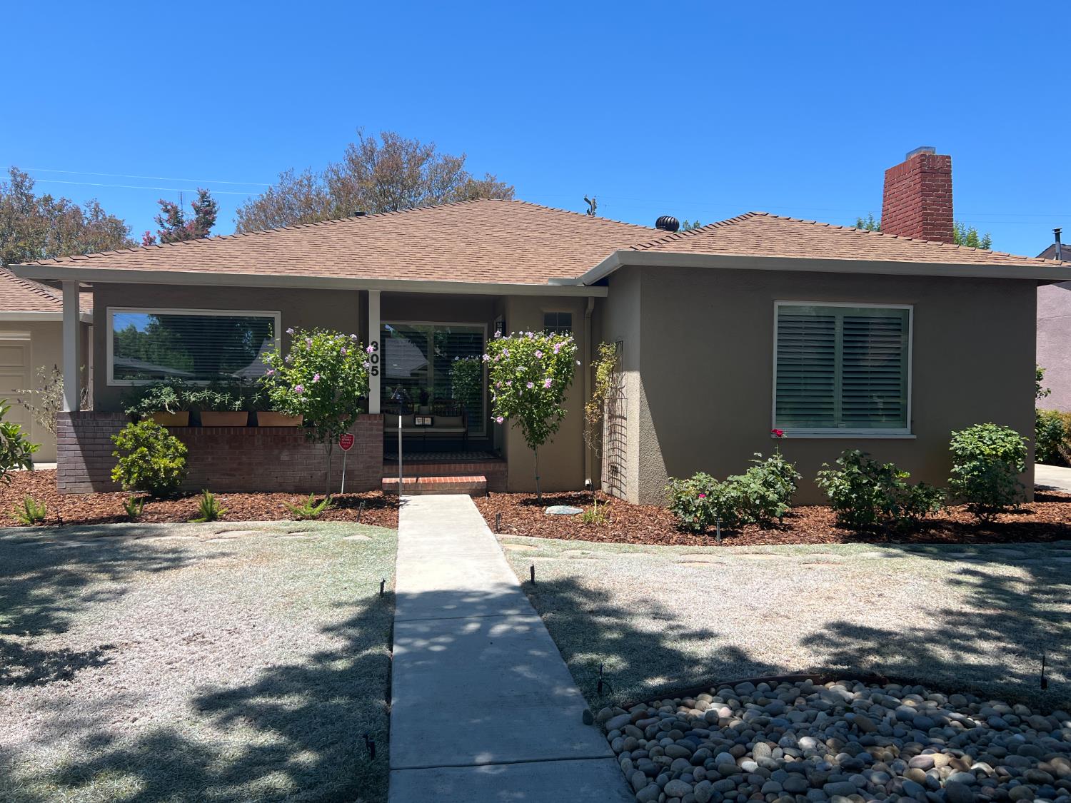 Detail Gallery Image 1 of 26 For 305 Bonita Ave, Modesto,  CA 95354 - 3 Beds | 2 Baths