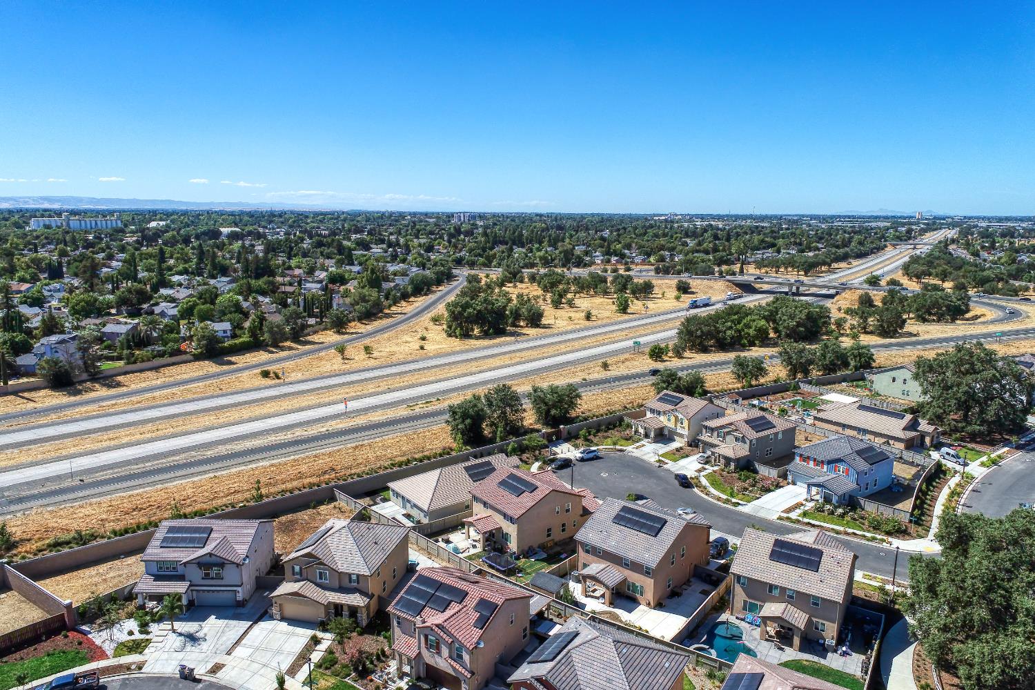 Detail Gallery Image 9 of 11 For 1402 Peterson Pl, Woodland,  CA 95776 - 3 Beds | 2 Baths