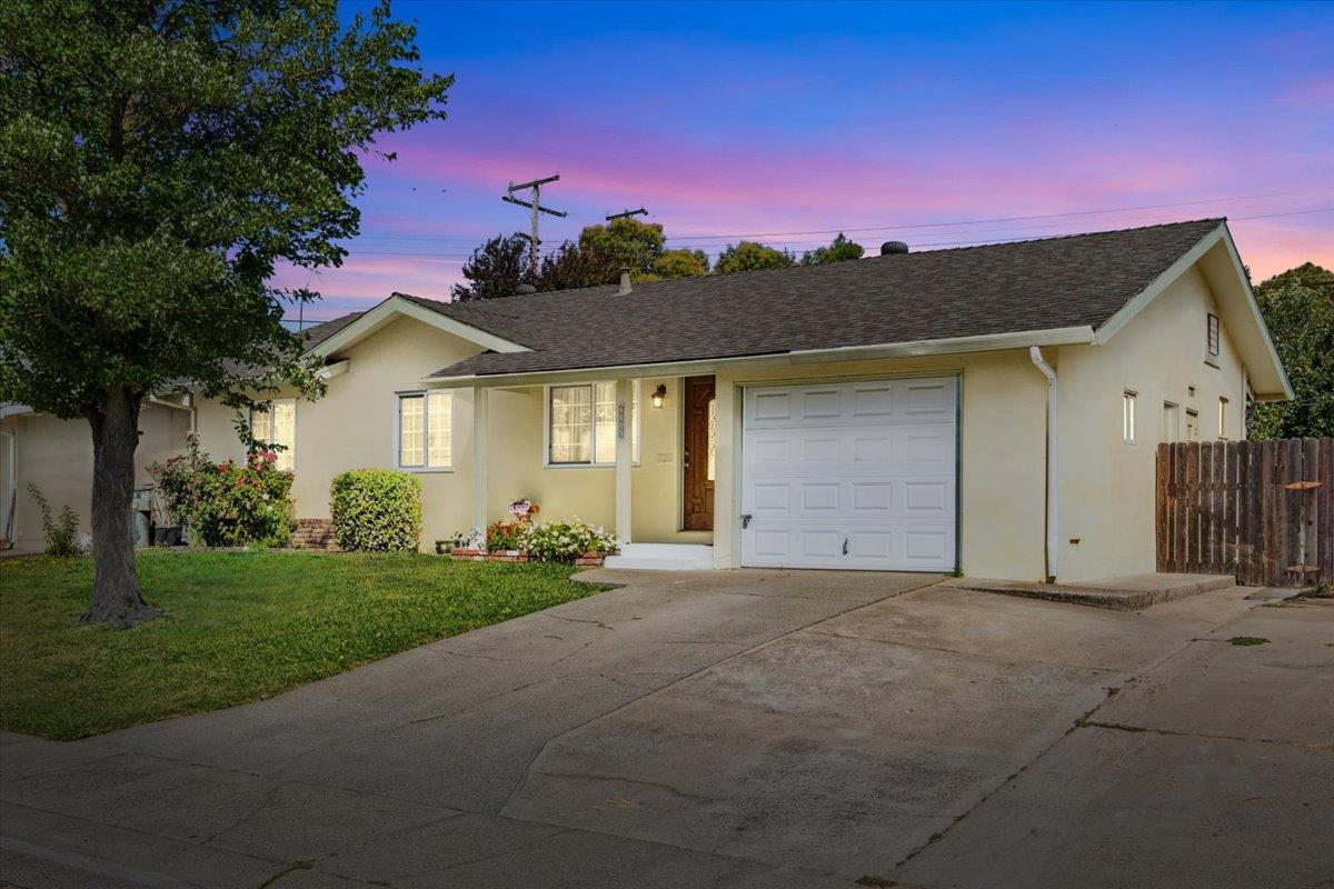 Detail Gallery Image 1 of 28 For 6609 Medora Dr, North Highlands,  CA 95660 - 3 Beds | 1/1 Baths