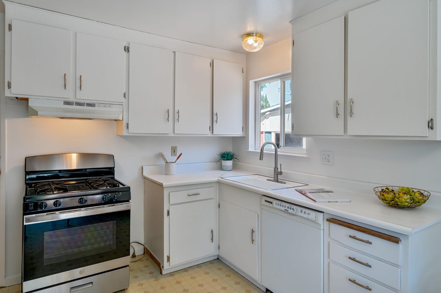 Detail Gallery Image 12 of 32 For 7712 Hyssop Ct, Citrus Heights,  CA 95621 - 3 Beds | 1 Baths