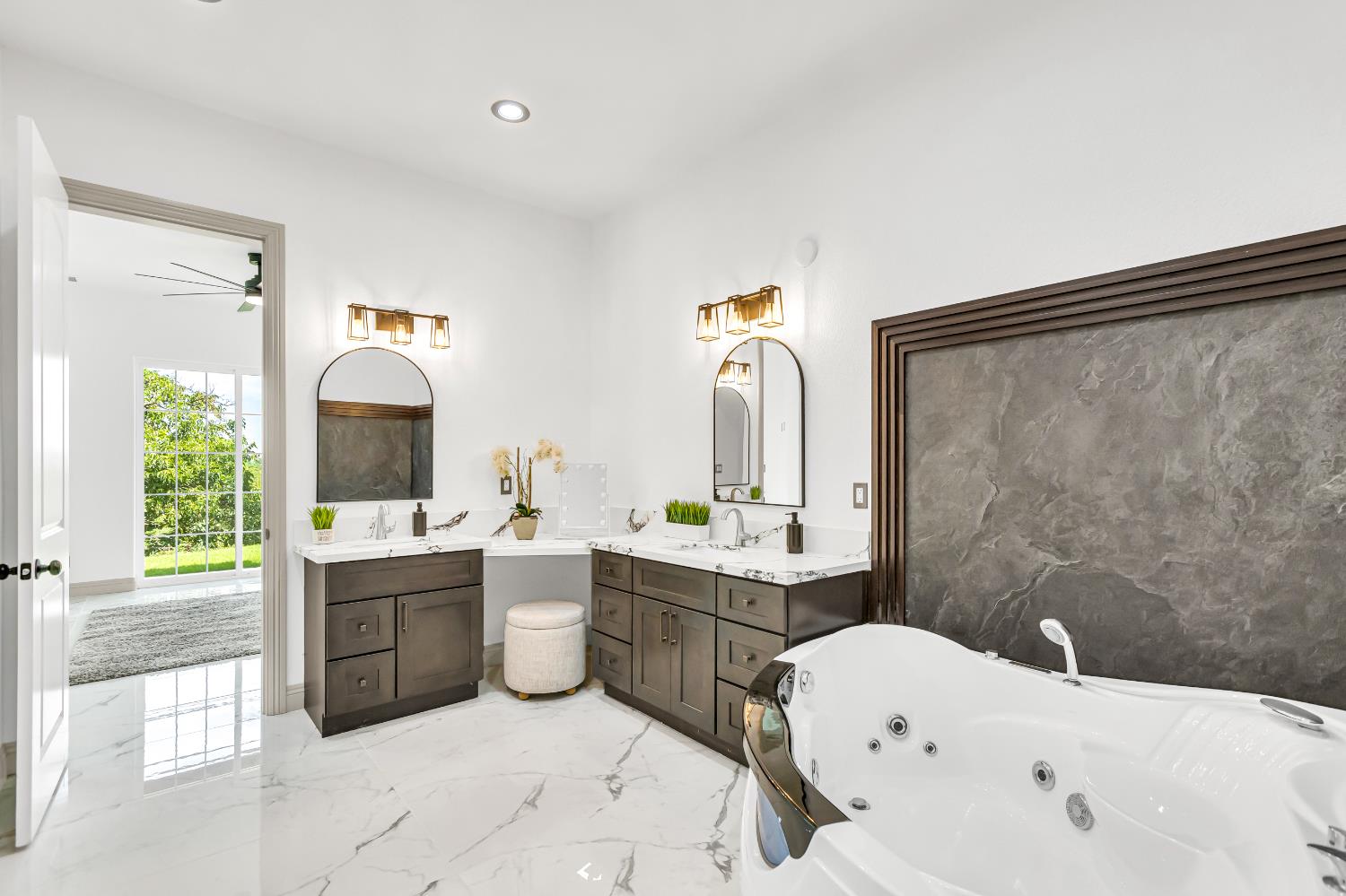 Detail Gallery Image 48 of 98 For 14537 Mira Vista Ln, Lockeford,  CA 95237 - 7 Beds | 4/1 Baths