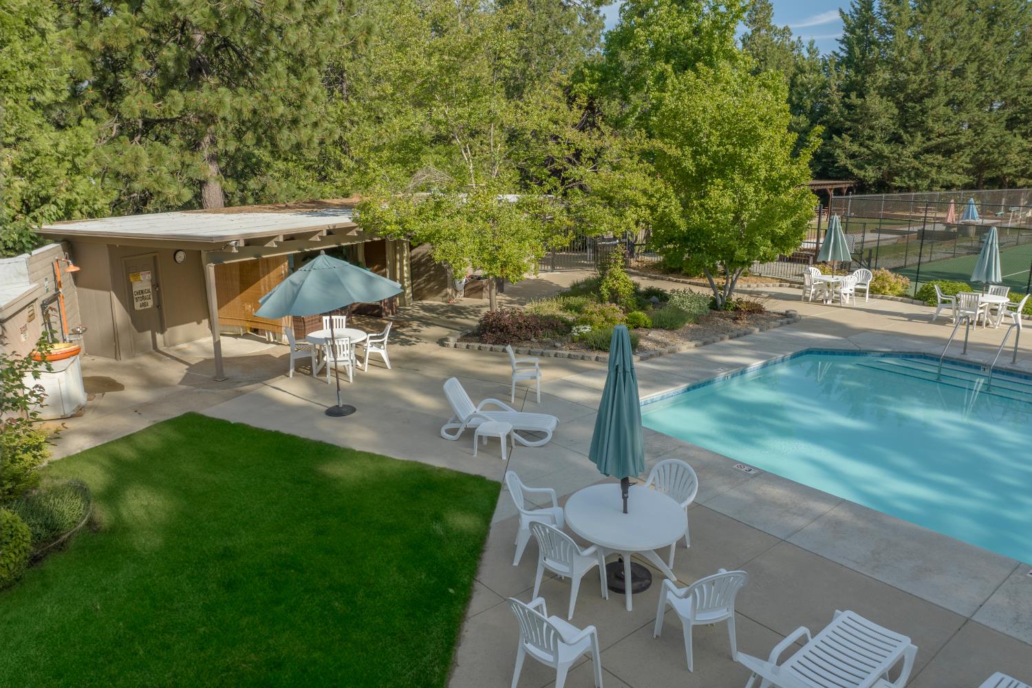 Detail Gallery Image 12 of 17 For 51 Canterwood Ln, Murphys,  CA 95247 - – Beds | – Baths