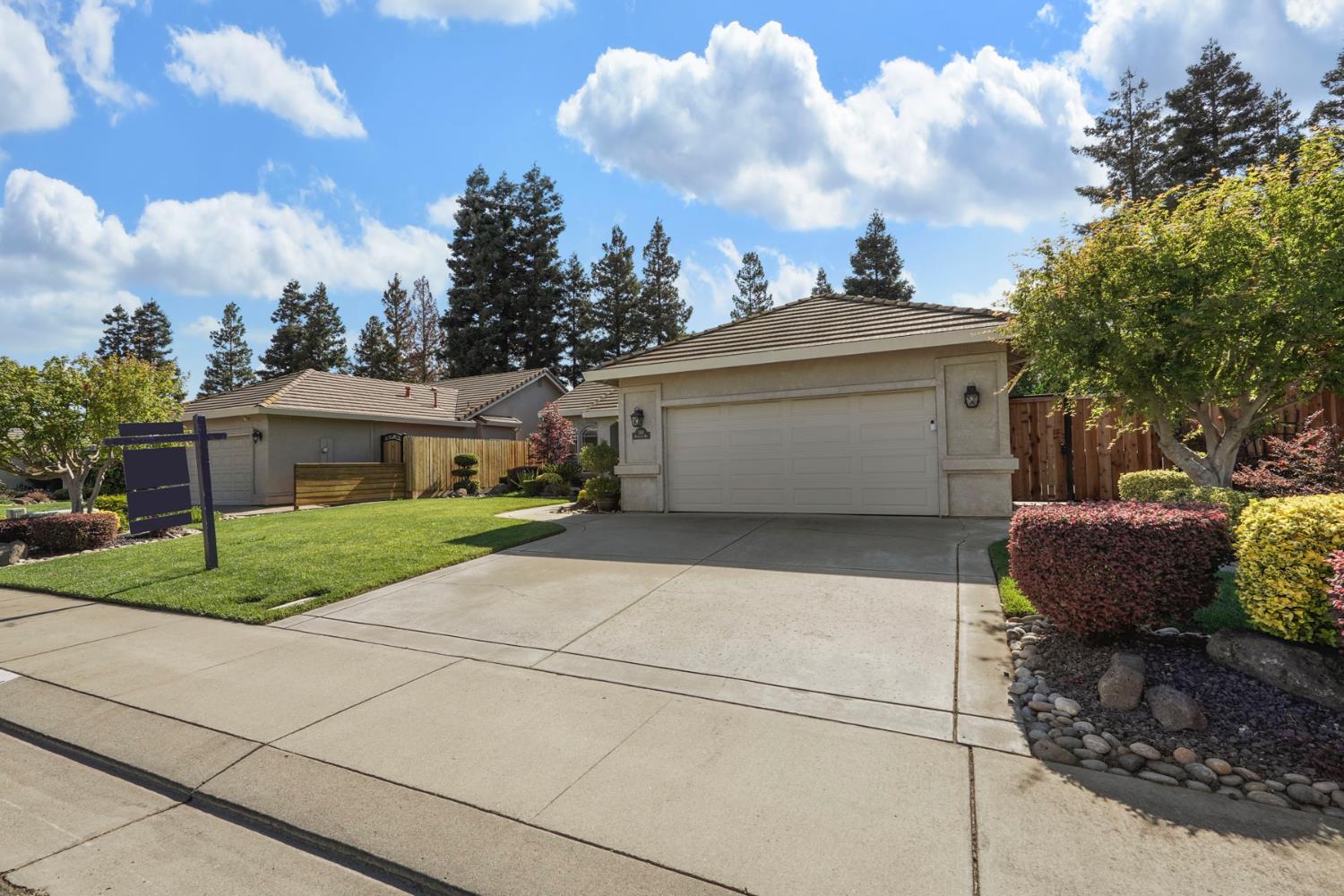 Detail Gallery Image 5 of 43 For 1114 Waterford Way, Lodi,  CA 95242 - 3 Beds | 2 Baths
